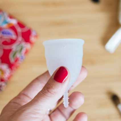 Menstruationskopper er sundere end tamponer. Både dem fra Lunette, OrganiCup og andre mærker.