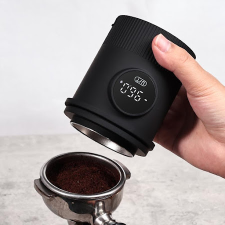 Kaffevægt med indbygget målebæger